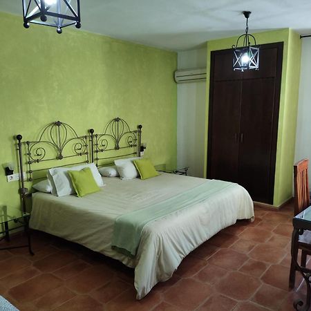 Hotel Rural La Posada De Las Cigueenas Jerez De Los Caballeros Exterior photo