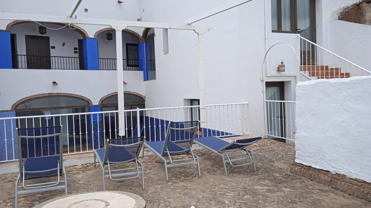 Hotel Rural La Posada De Las Cigueenas Jerez De Los Caballeros Exterior photo